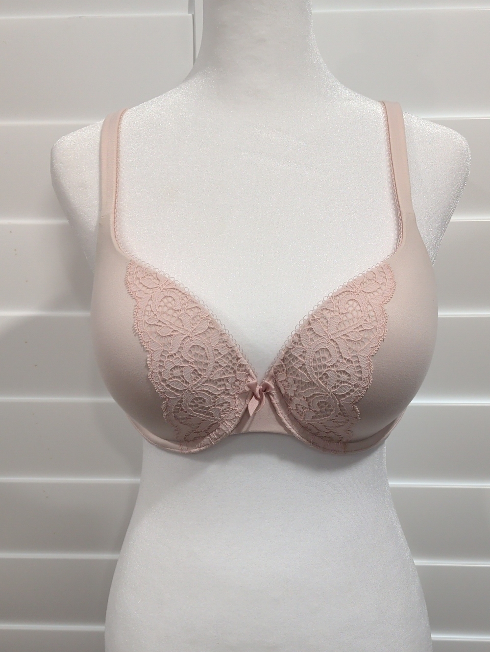 Body By Victoria Perfect Shape Victoria's Secret padded Pink Lace-Trim Bra